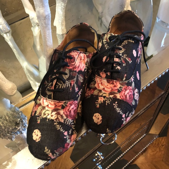 Shoes - Picture 2 of 2